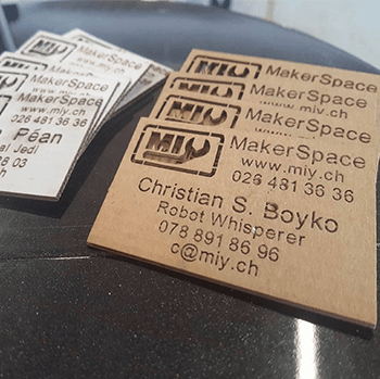 Découpage papier : faire les cartes de visite avec le papier recyclé, créer les produites promotionnel